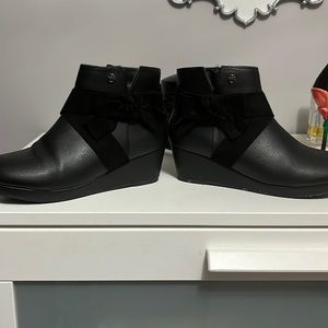 Youth size 4 Michael Kors wedge boots. Fit the same as a womens size 6.
